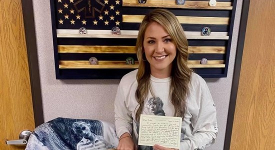 Taylor Swift Sends A Gift And Handwritten Note To Middle Georgia Nurse On Front Lines