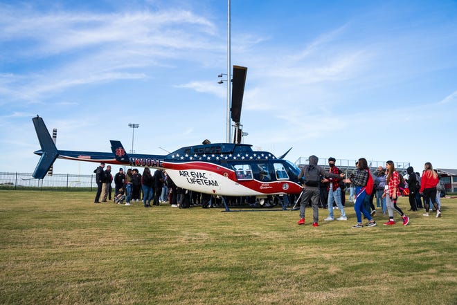 Air Evac Lifeteam Lands at Texas High School for Hands-On Lesson