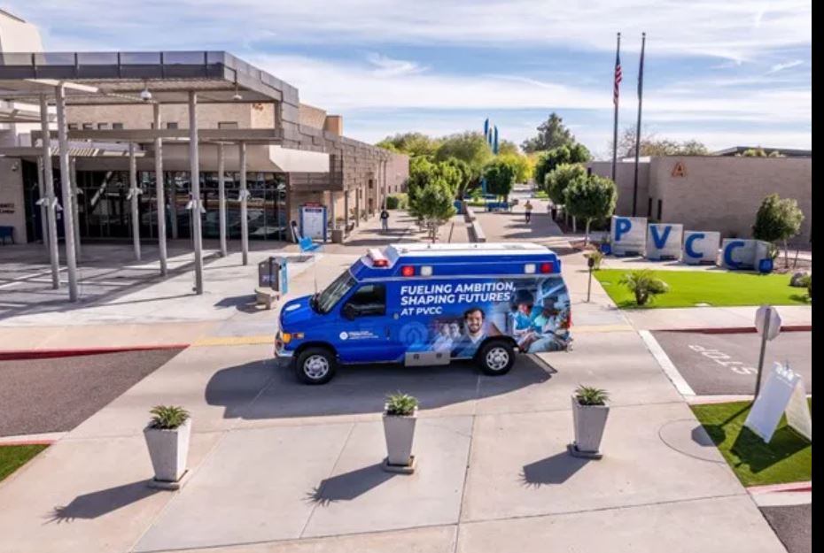AMR Donates Ambulance to Arizona Community College