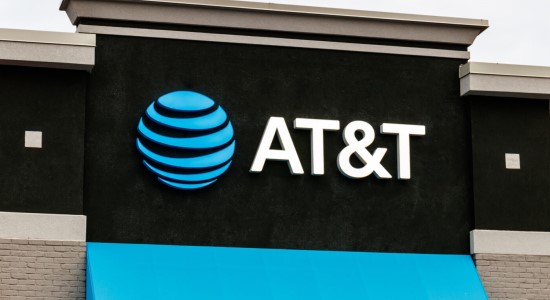 AT&T Launches Animal-Assisted Therapy for First Responders